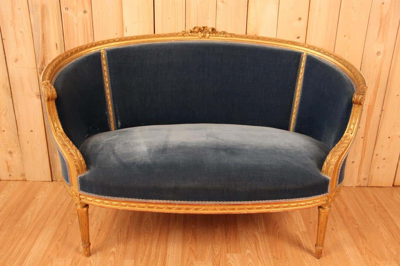 The Regal Blue Oval Gold Sofa by Sidqa