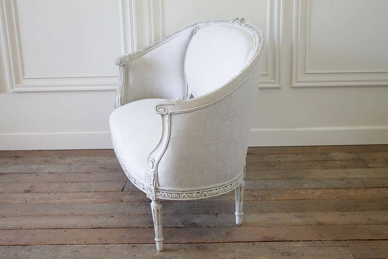 The Parisian Oval Whisper Sofa by Sidqa