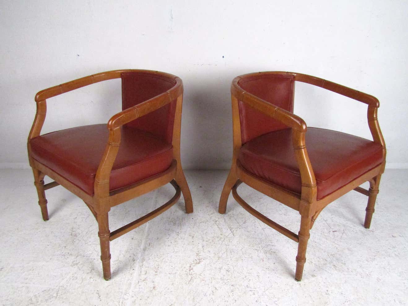 The Vintage Red Leatherette Antique Wide Chair by Sidqa