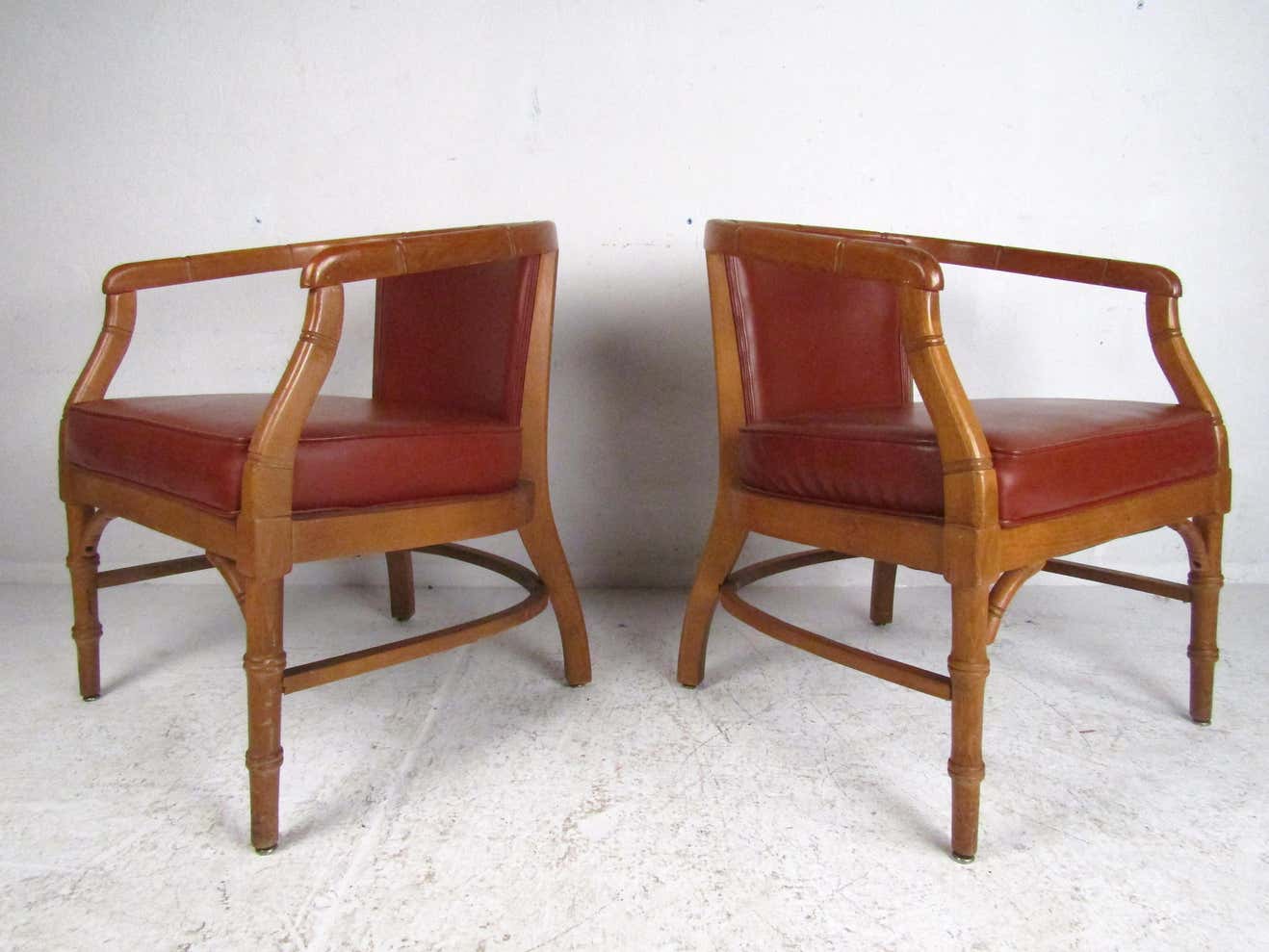 The Vintage Red Leatherette Antique Wide Chair by Sidqa