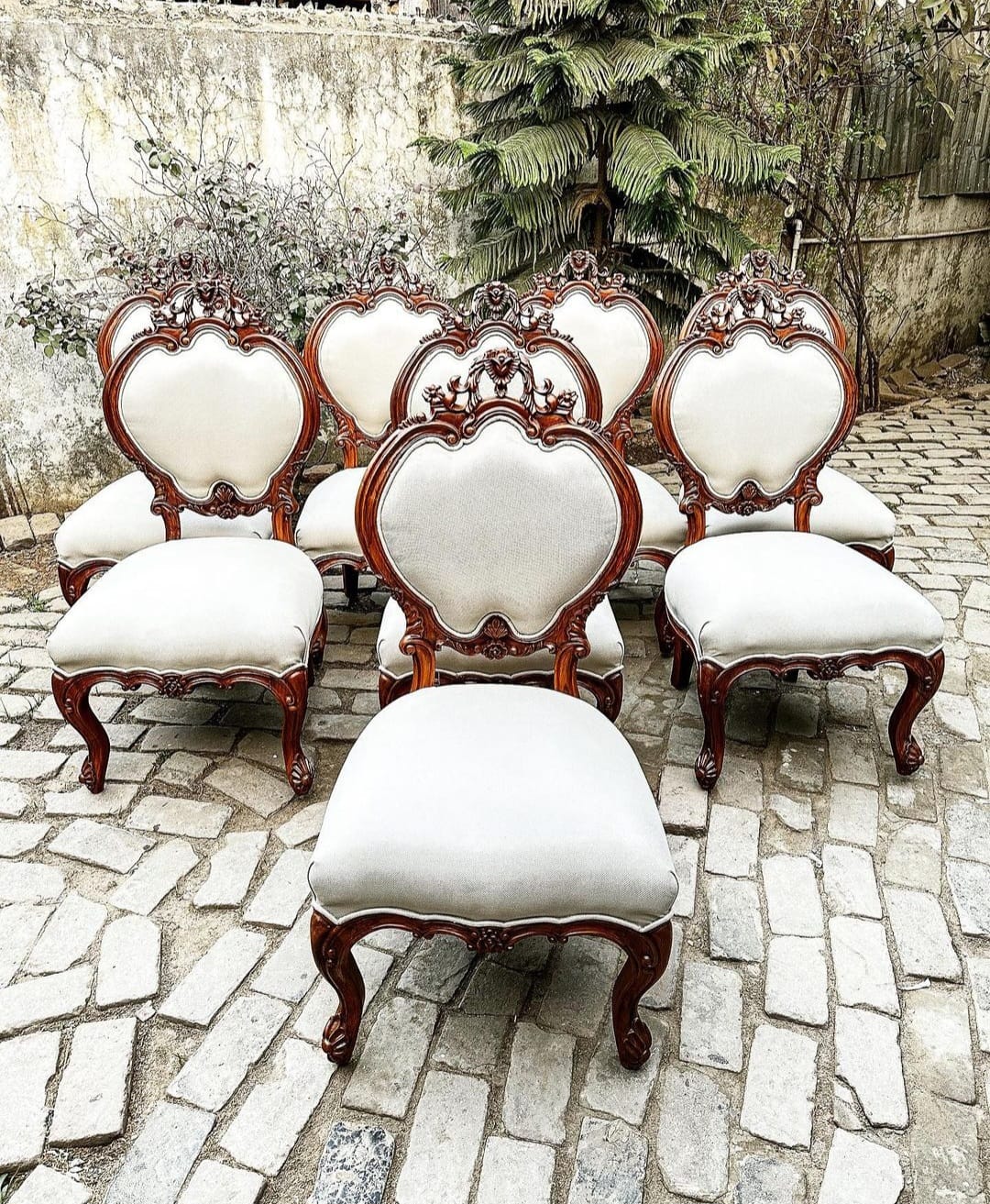 Sidqa Victorian Majesty 8-Seater Mahogany Dining Set