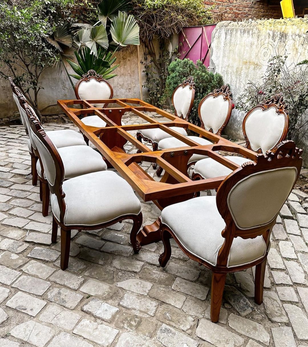 Sidqa Victorian Majesty 8-Seater Mahogany Dining Set